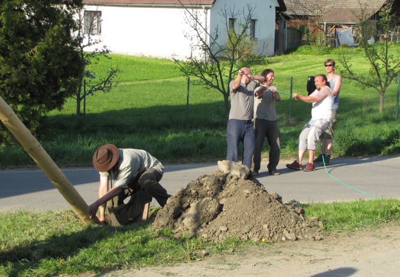 Už tam leze.