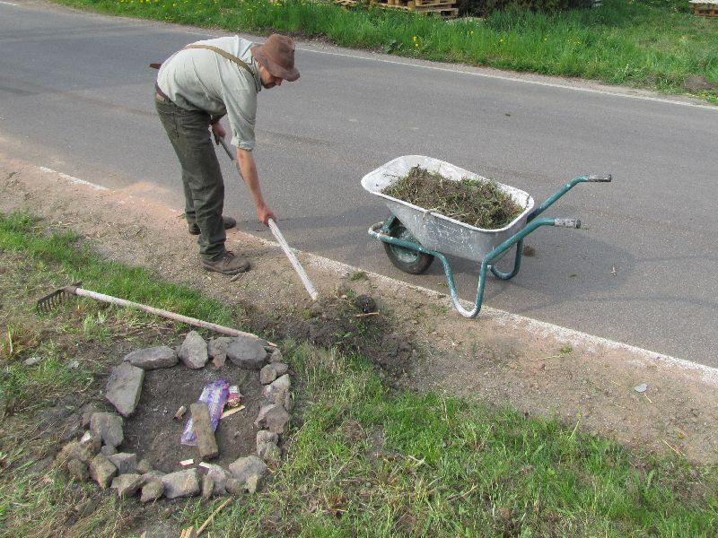 Poslední úpravy okolí.