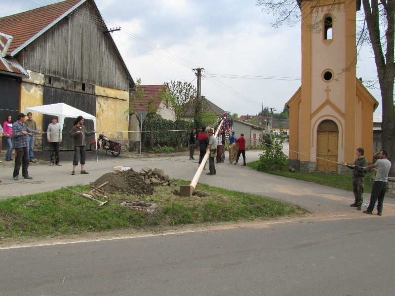 Začíná se stavět.